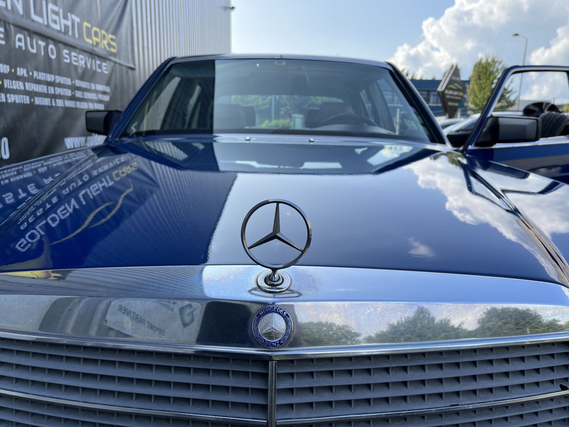 Mercedes Benz - Golden Light Cars and Wheels